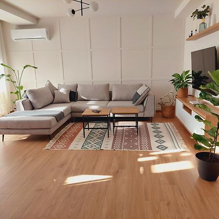 Behome Tiranë Luaran gambar