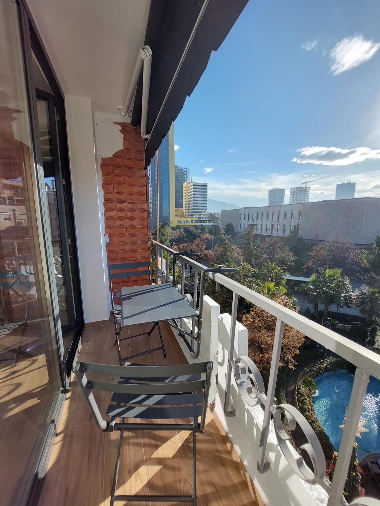 Behome Tiranë Luaran gambar