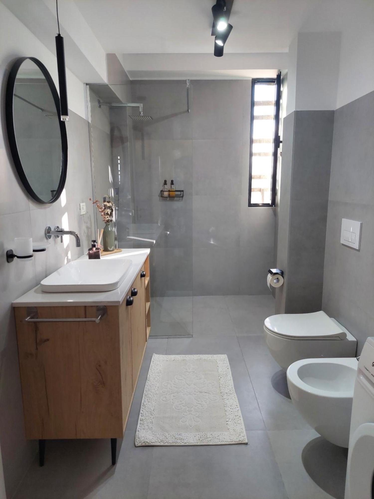 Behome Tiranë Luaran gambar