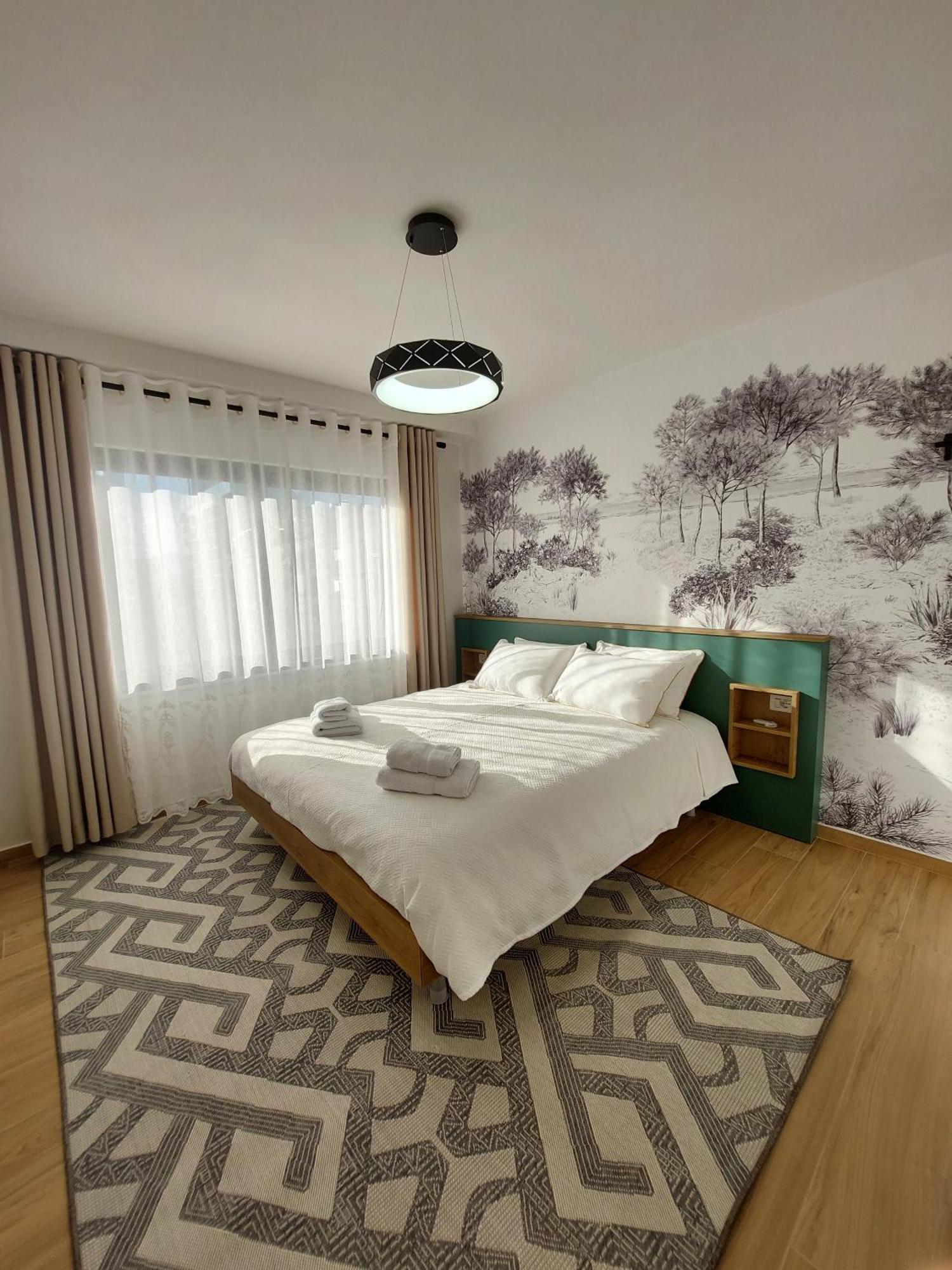 Behome Tiranë Luaran gambar